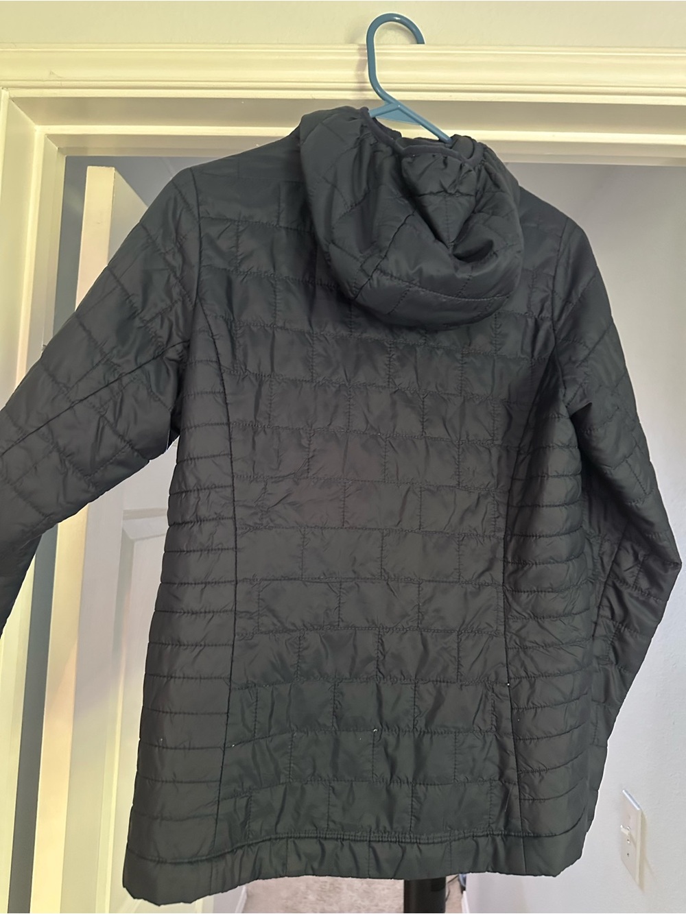 Patagonia Black Quilted Hooded Puffer Jacket - Picture 2 of 3